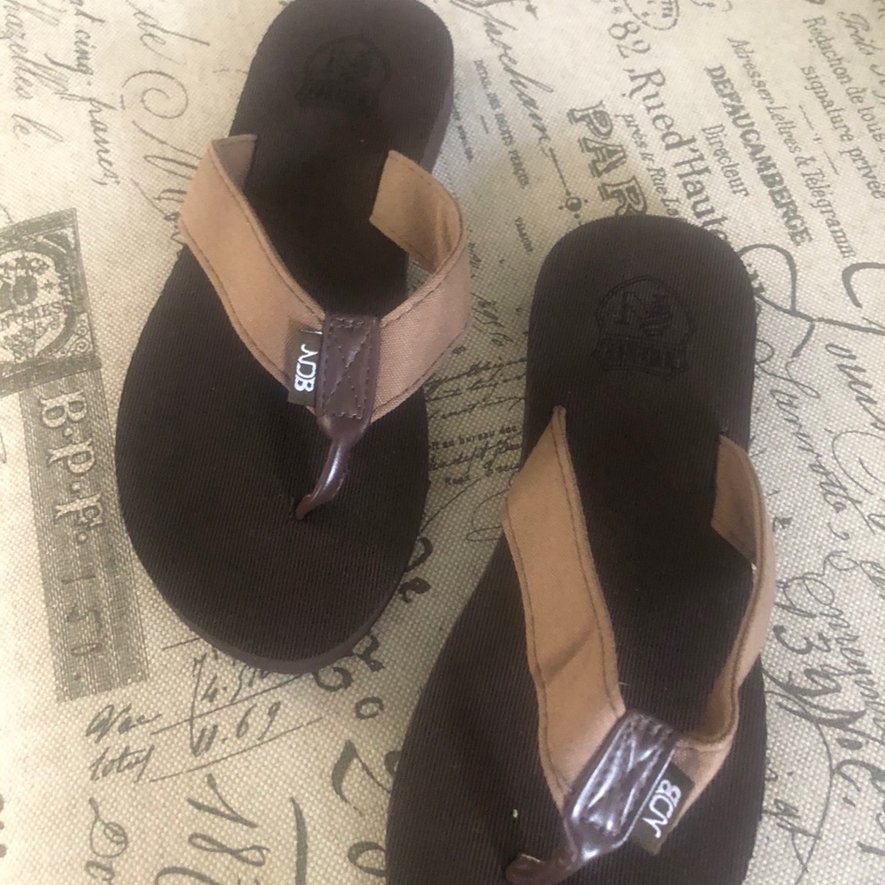 Newdenber women’s classical flip-flop size 7